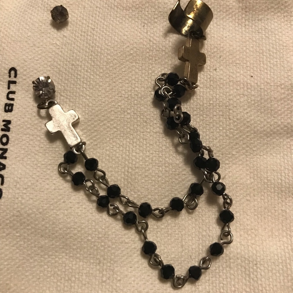 Ear cuff black beads